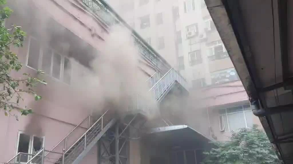 Cháy phòng khám sức khỏe ở làng sinh viên Hacinco