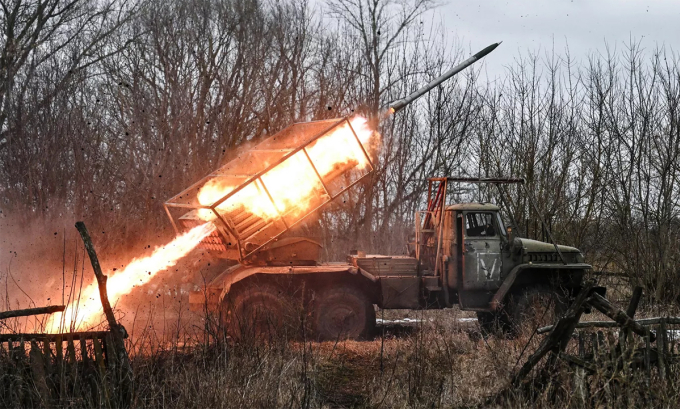 Pháo phản lực BM-21 Grad Nga tập kích vị trí Ukraine ở tỉnh Kursk ngày 4/3. Ảnh: BQP Nga
