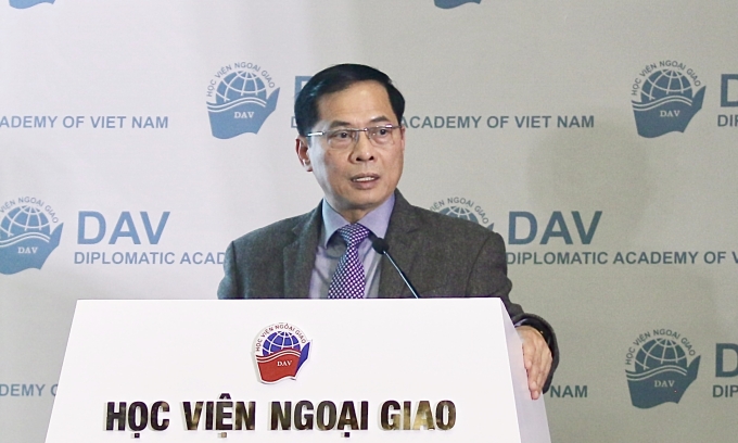 Phó thủ tướng, Bộ trưởng Ngoại giao Bùi Thanh Sơn tại Học viện Ngoại giao ngày 7/3. Ảnh: Ngọc Ánh