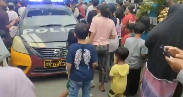 lobangpipis Perkosa 2 Anak Tiri Nan Tetap Di Bawah Umur, Gitaris Kafe diangkut ke Polres Jakut, Ngakunya Hanya Iseng
