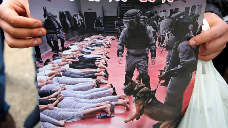 lobangpipis Tentara Israel Perkosa Penduduk Palestina Dibantu Anjing di bagian dalam Penjara