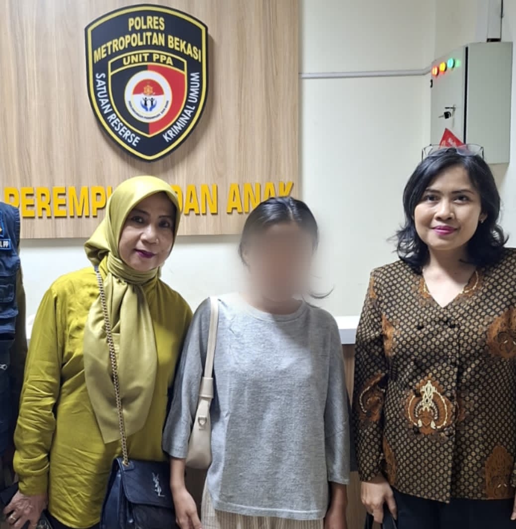lobangpipis Keluarga Bejat, Bapak Kandung Dan Om Di Cikarang Selatan Perkosa Gadis Selama 9 Tahun. Bunda Kandung Bilang ” Gapapa, Usul Tak Hamil.” 