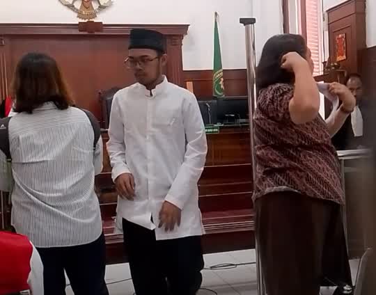 lobangpipis Sony Setio berkualitas Divonis 10 Tahun 6 rembulan dikarenakan Perkosa Anak